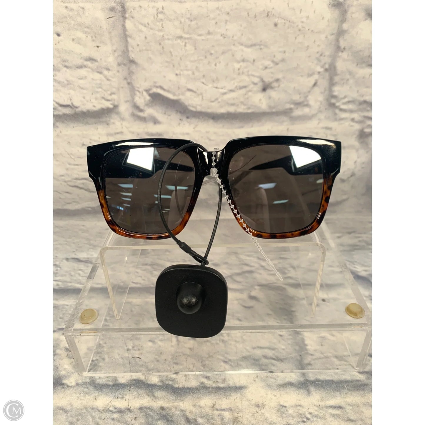 Sunglasses By Quay, Size: Large