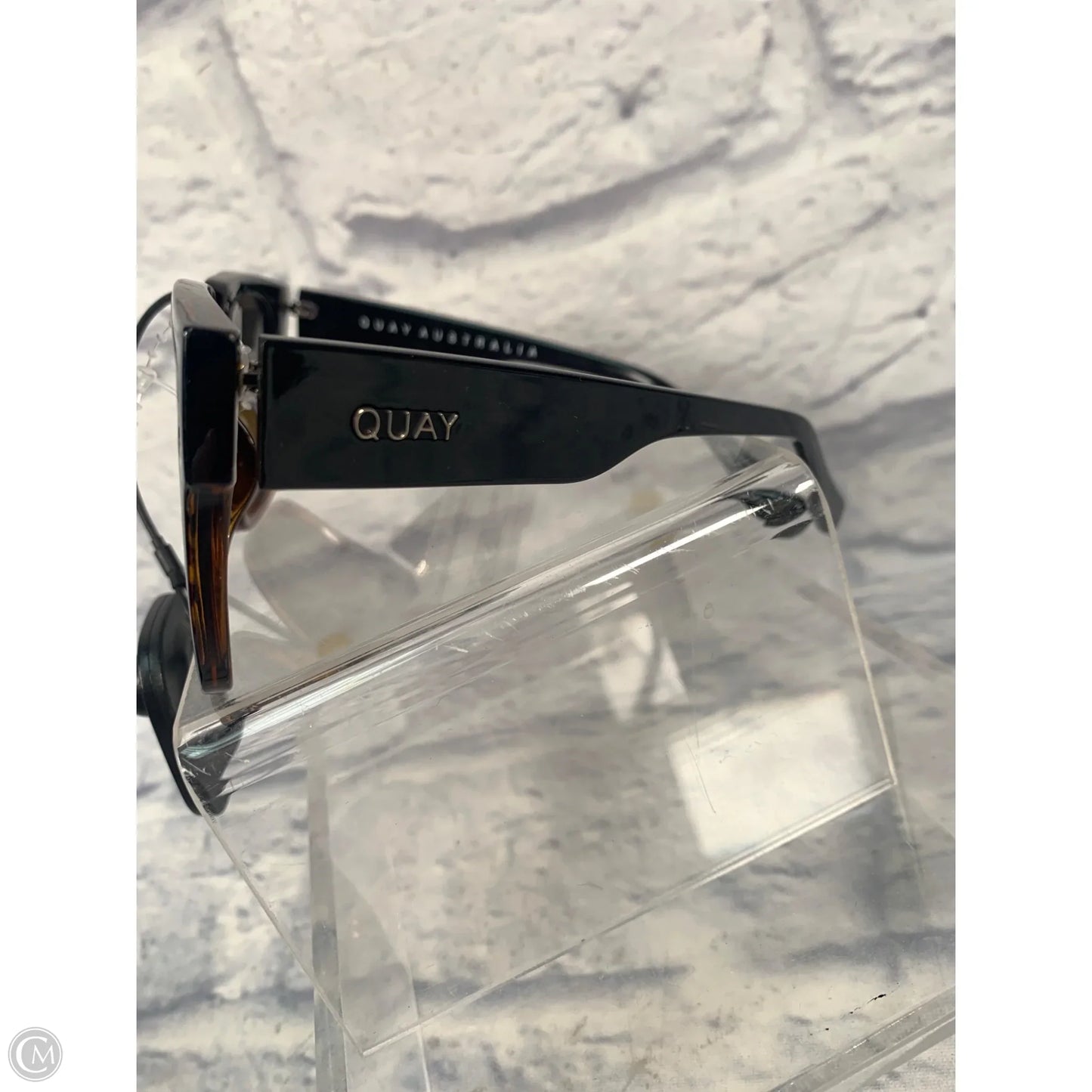 Sunglasses By Quay, Size: Large