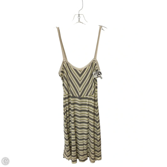Dress Casual Short By Clothes Mentor In Striped Pattern, Size: M