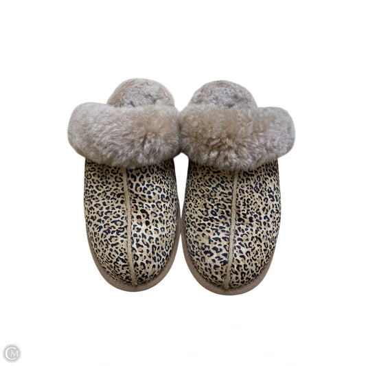 Slippers Designer By Ugg In Animal Print, Size: 6.5