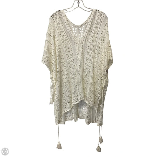 Poncho By Cme In White, Size: Osfm