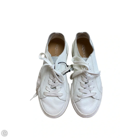 Shoes Sneakers By Crown Vintage In White, Size: 6.5