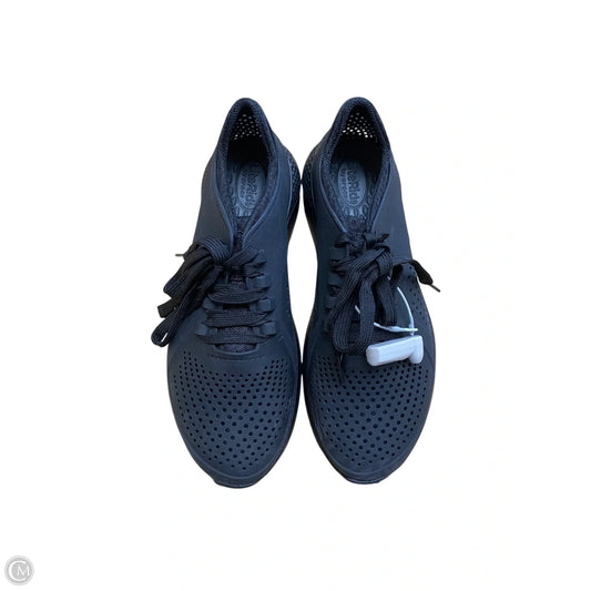 Shoes Athletic By Crocs In Black, Size: 7