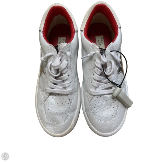 Shoes Sneakers By Vintage In White, Size: 10