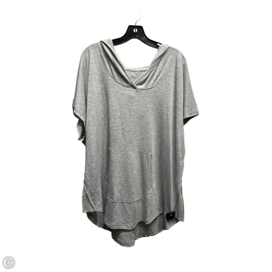 Top Short Sleeve By Livi Active In Grey, Size: 22