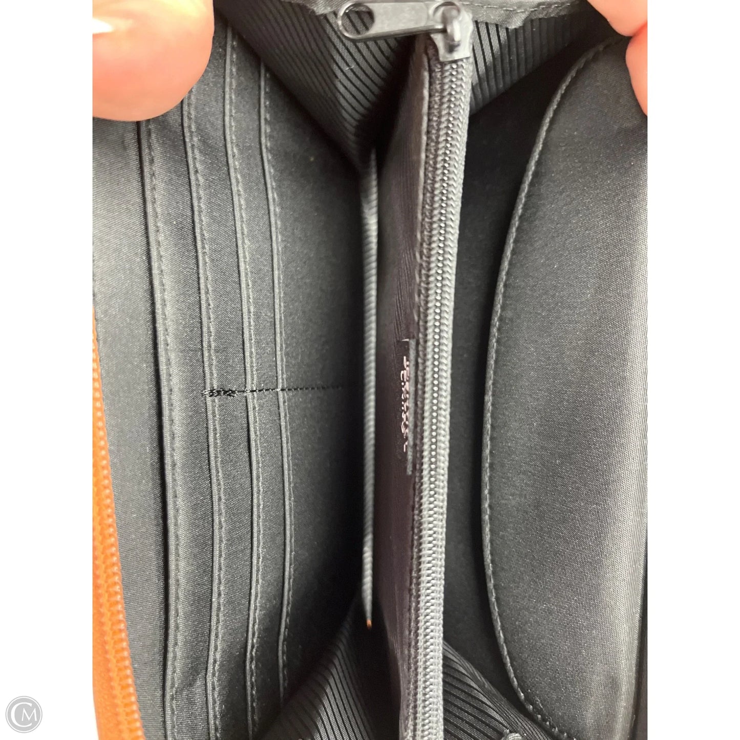 Wristlet By Tahari, Size: Large