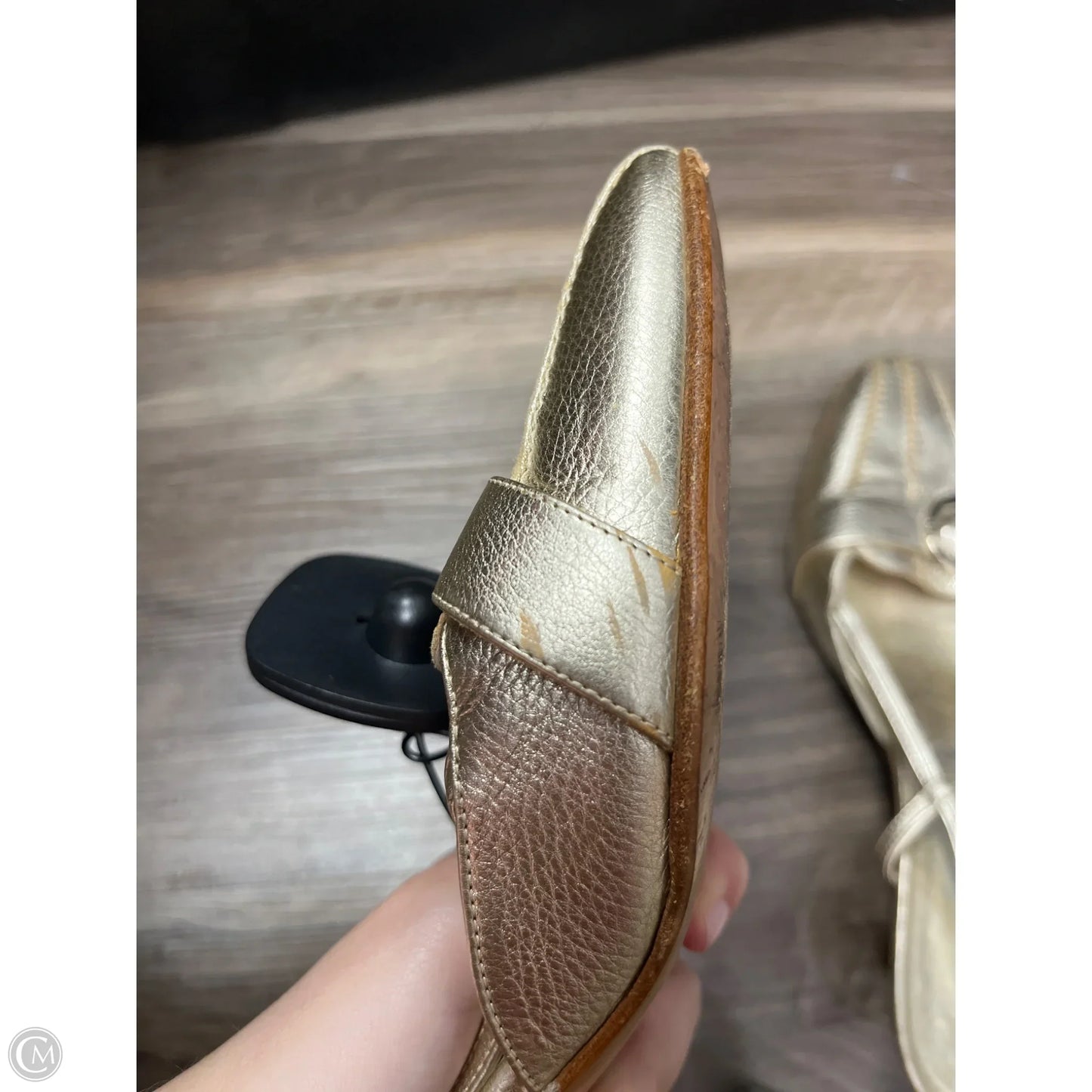Shoes Luxury Designer By Ferragamo In Gold, Size: 8.5