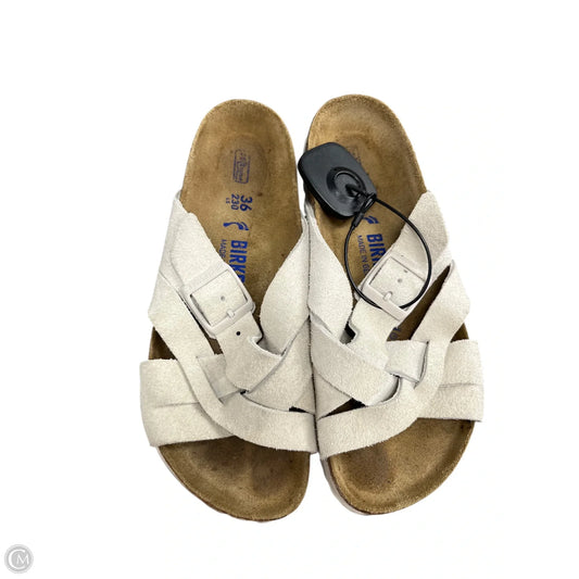 Sandals Flats By Birkenstock In Cream, Size: 5