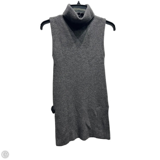 Top Sleeveless Designer By Alice + Olivia In Grey, Size: Xs