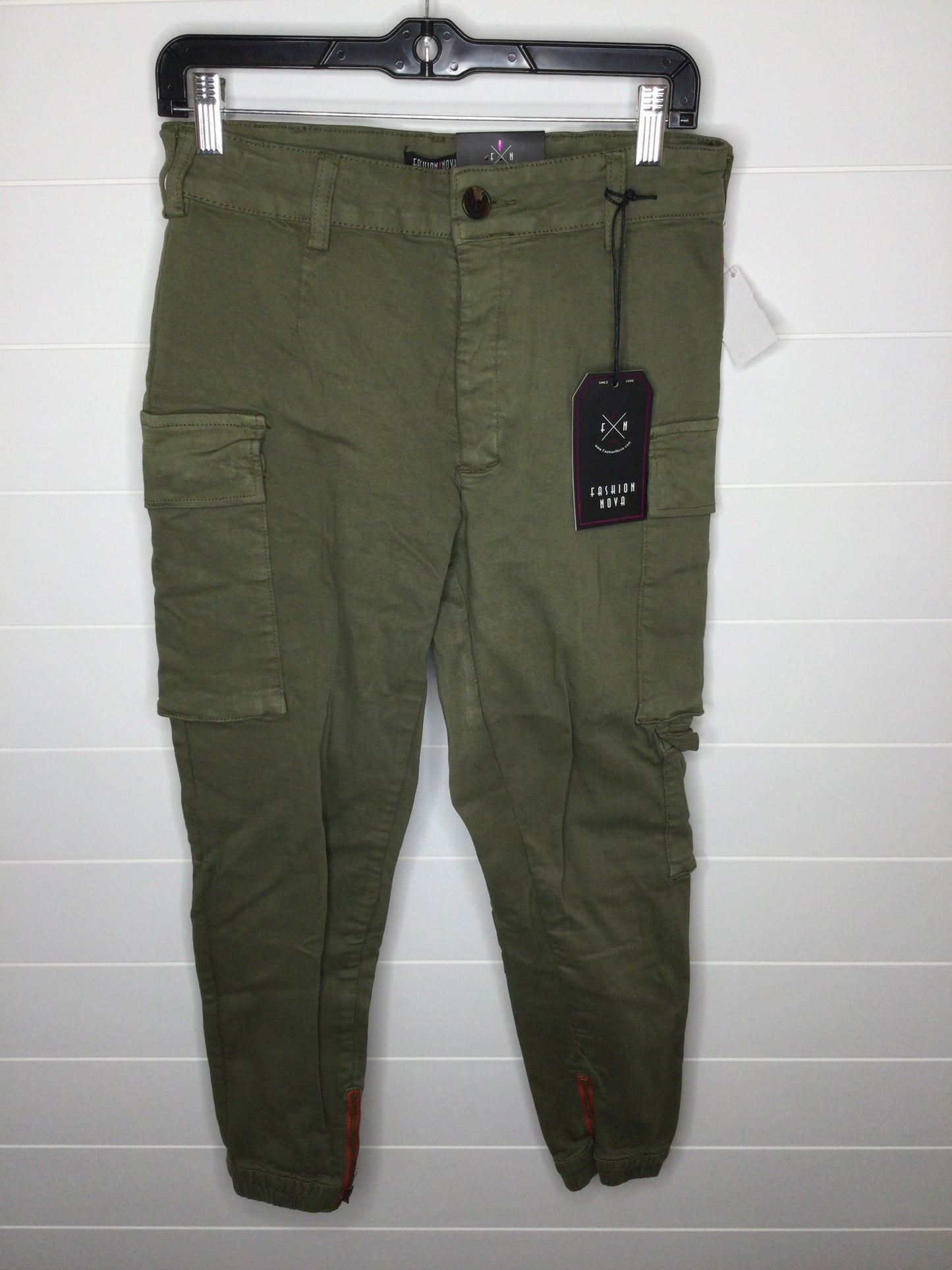 Pants Cargo & Utility By Fashion Nova  Size: M