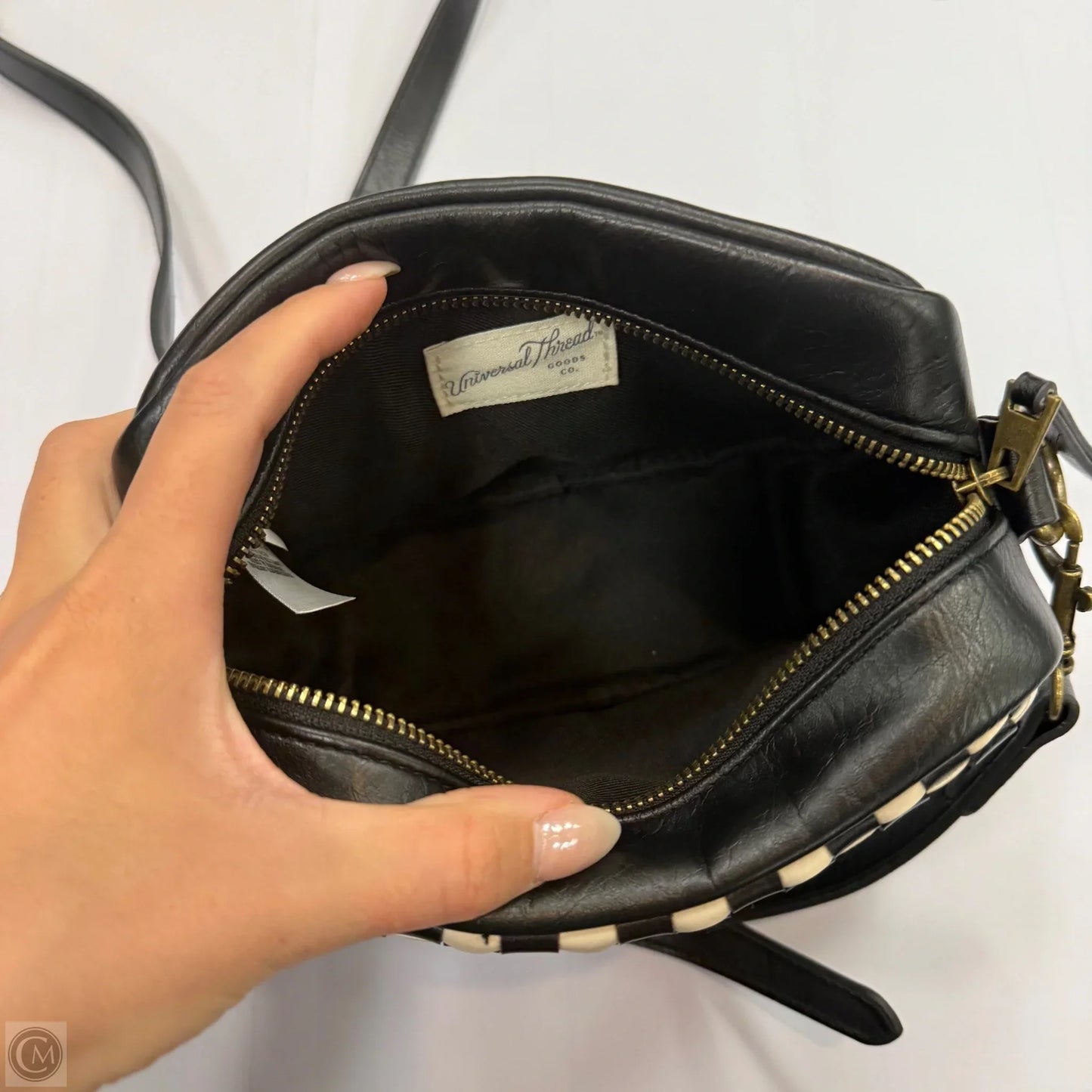 Crossbody By Universal Thread, Size: Small