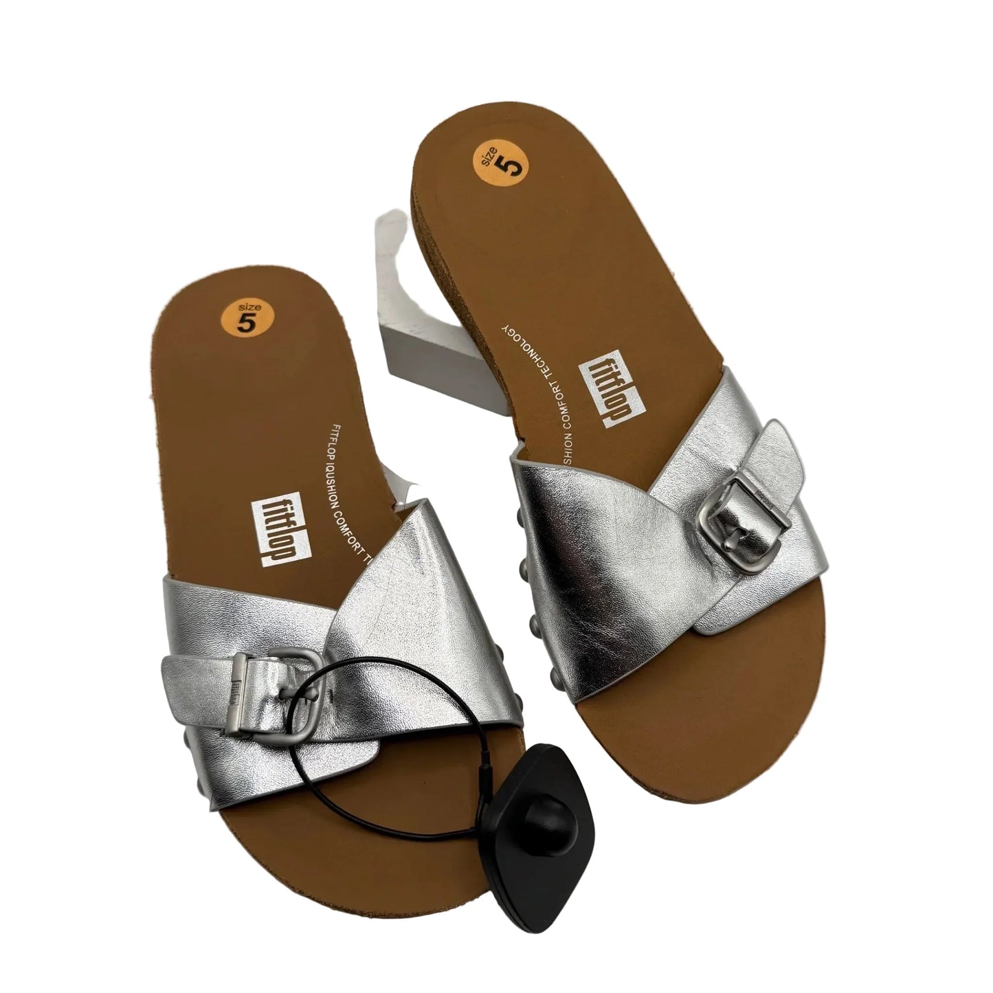 Sandals Flats By Fitflop In Silver, Size: 5