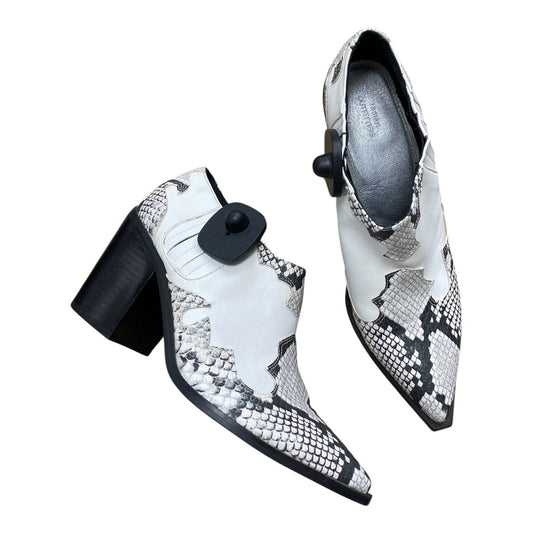 Boots Ankle Heels By Urban Outfitters In Snakeskin Print, Size:9