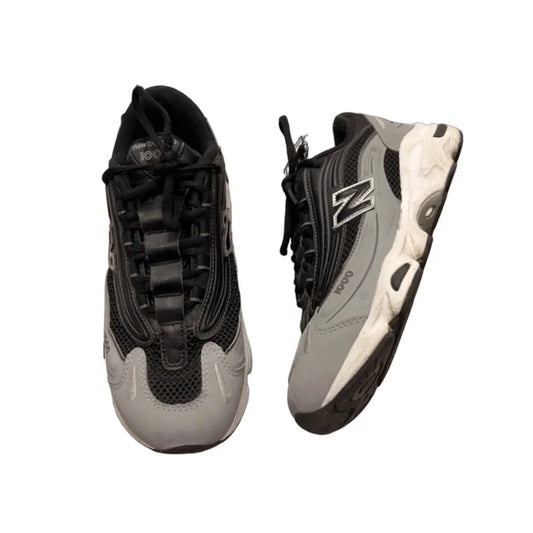 Shoes Sneakers By New Balance In Black & Grey, Size: 5.5