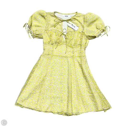 Dress Casual Short By Astr The Label In White & Yellow, Size: S