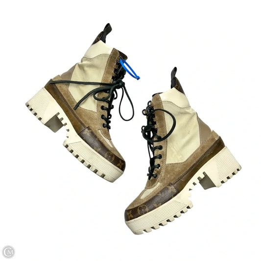 Boots Luxury Designer By Louis Vuitton In Brown & Cream, Size: 7