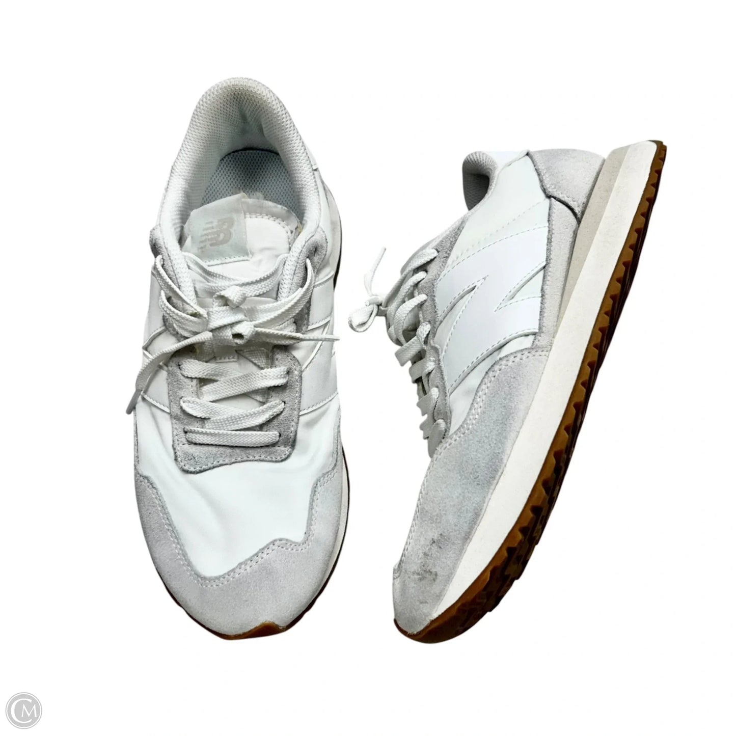 Shoes Athletic By New Balance In Grey & White, Size: 9.5