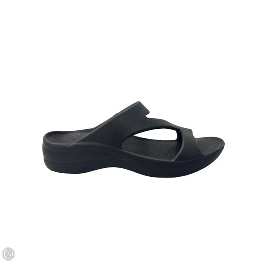 Sandals Flats By Cmc In Black, Size: 8