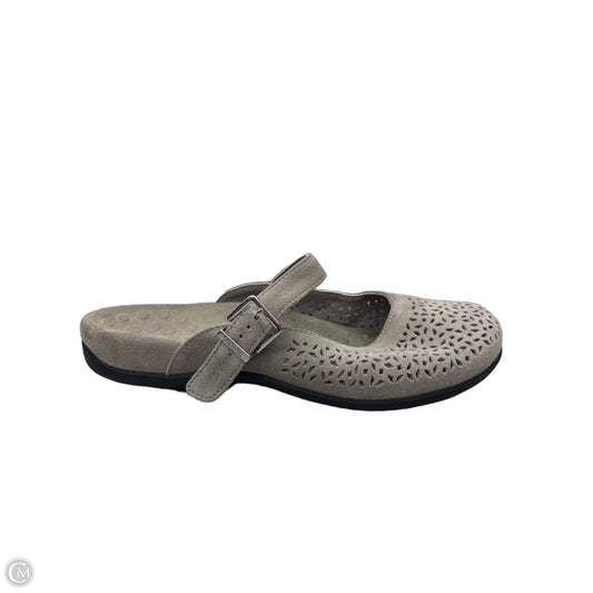 Shoes Flats By Vionic In Tan, Size: 10