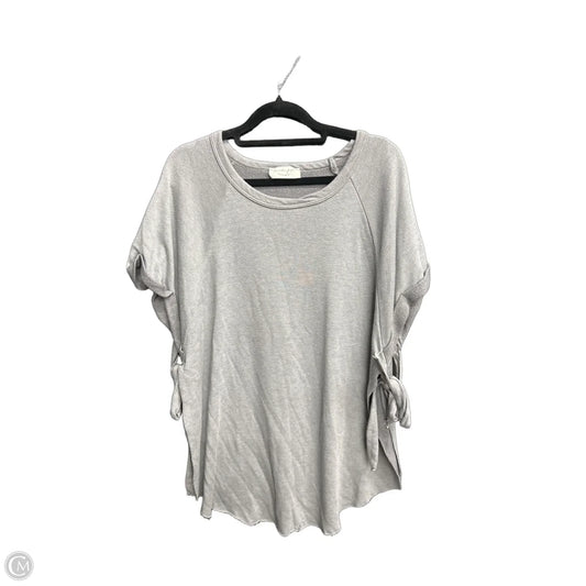 Top Short Sleeve By Lavender Field In Grey, Size: M