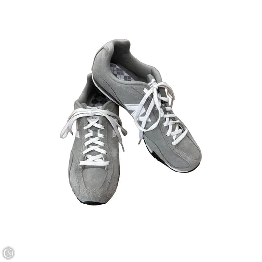 Shoes Sneakers By New Balance In Grey & White, Size: 8