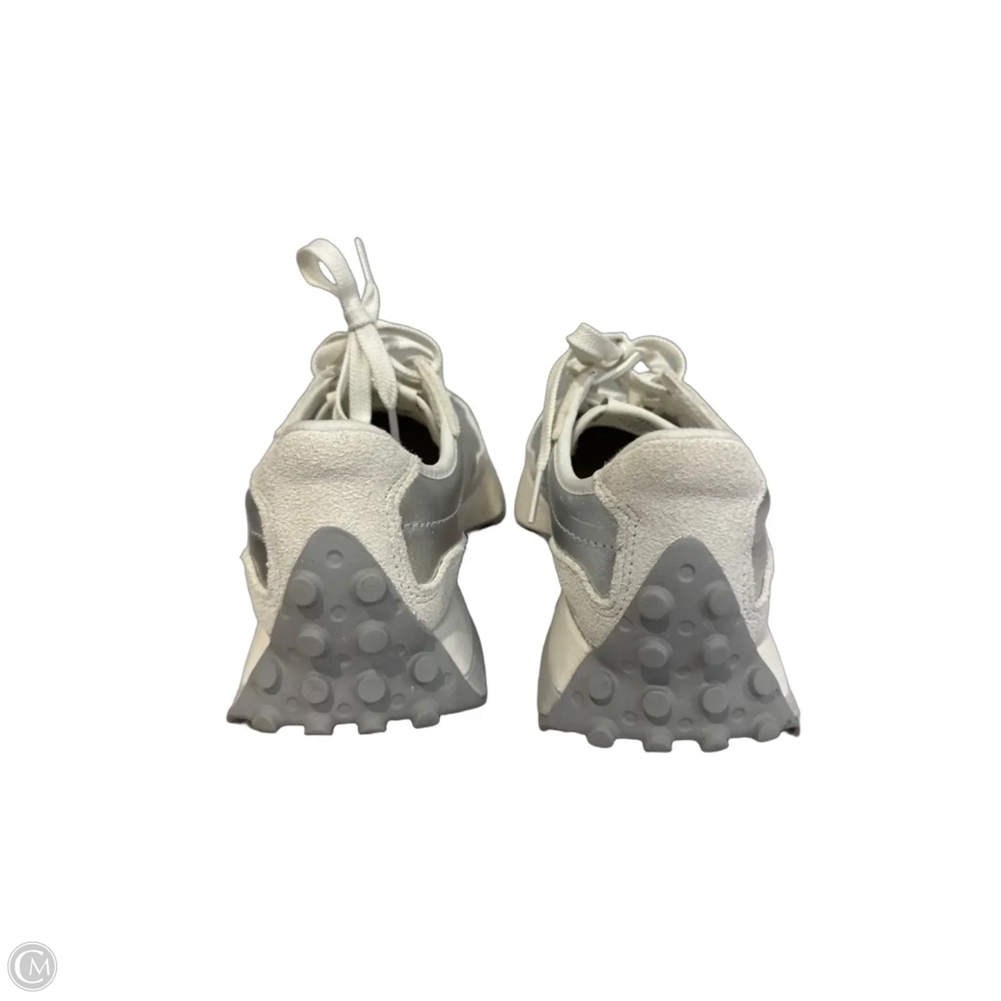 Shoes Sneakers By New Balance In Silver & White, Size: 7