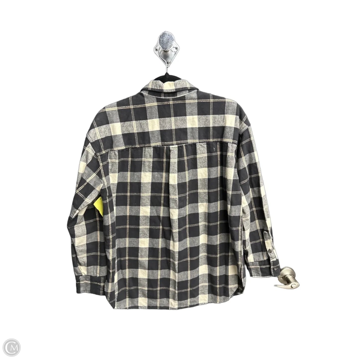 Top Long Sleeve By Universal Thread In Plaid Pattern, Size: M