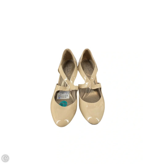 Shoes Heels Kitten By Life Stride In Tan, Size: 7.5