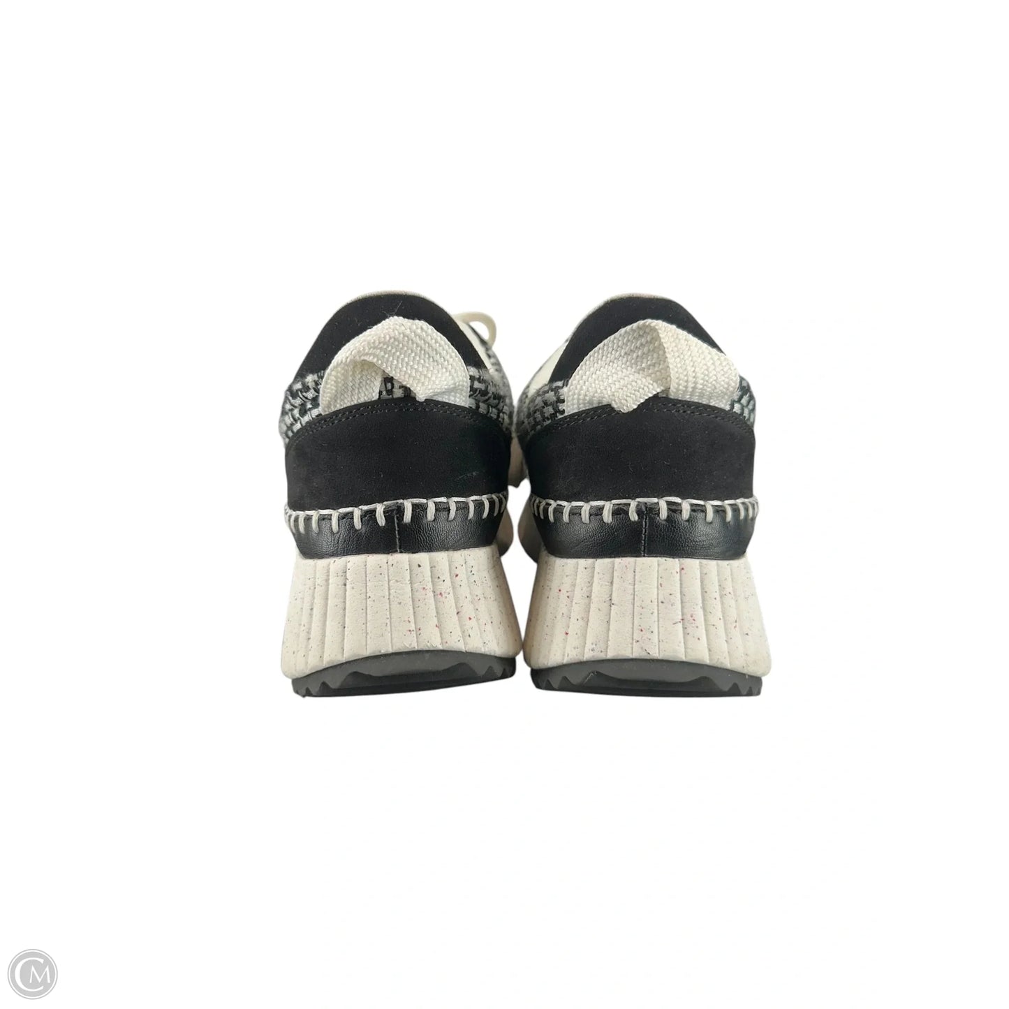 Shoes Sneakers By Universal Thread In Black & White, Size: 9.5