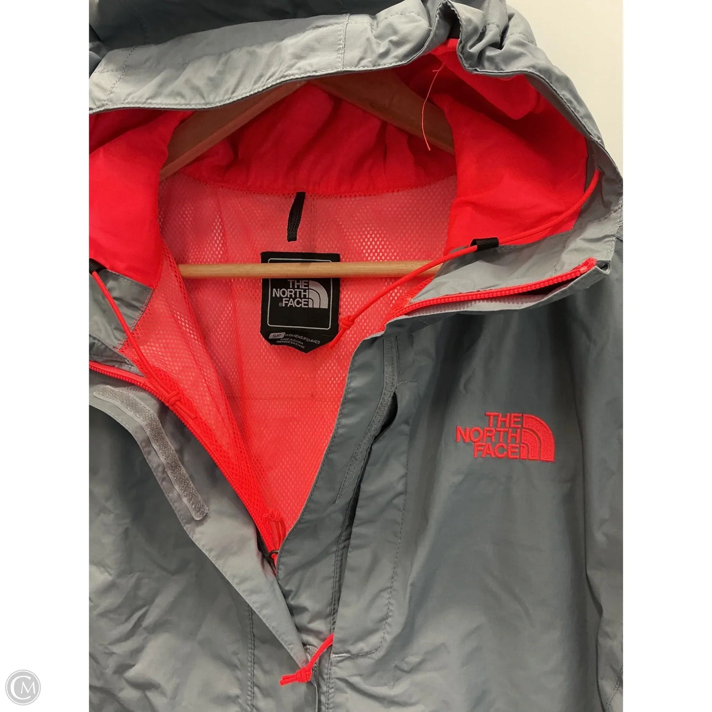 Jacket Windbreaker By The North Face In Grey, Size: Sp