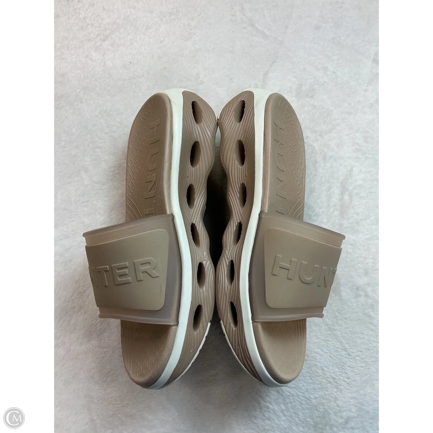 Sandals Flats By Hunter In Beige, Size: 6