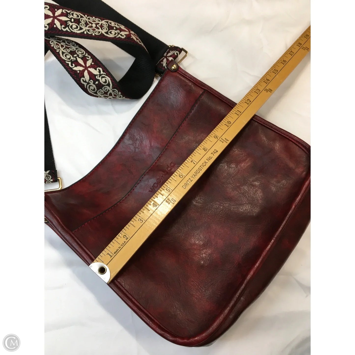 Crossbody By Clothes Mentor, Size: Large