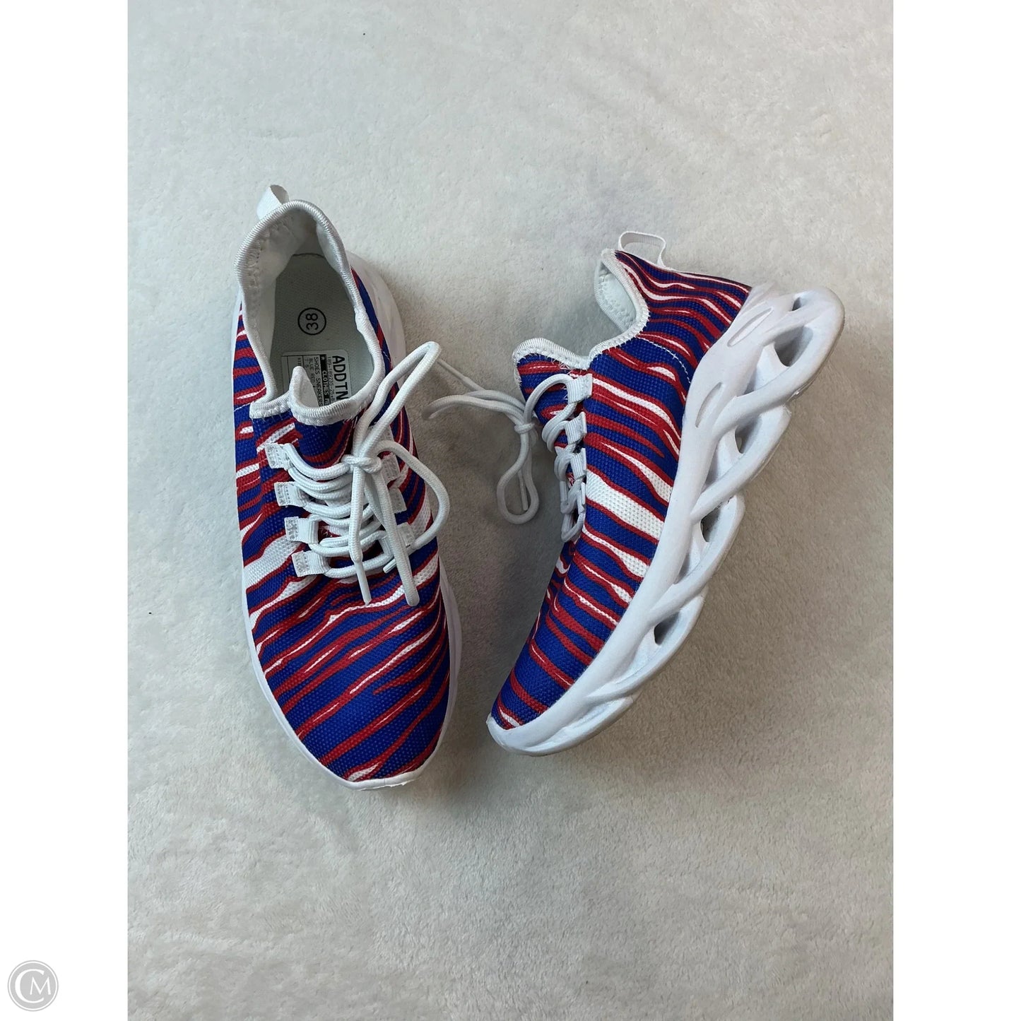 Shoes Sneakers By Clothes Mentor In Blue Red & White, Size: 7.5