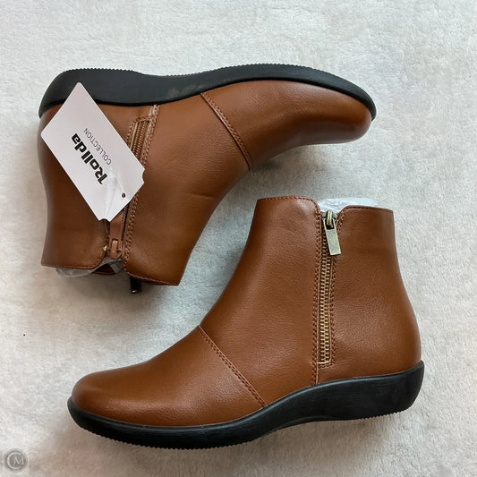 Boots Ankle Flats By Clothes Mentor In Brown, Size: 6