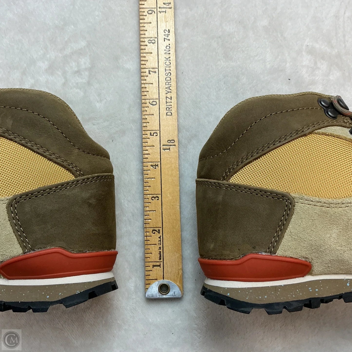 Shoes Hiking By Clothes Mentor In Tan, Size: 6.5