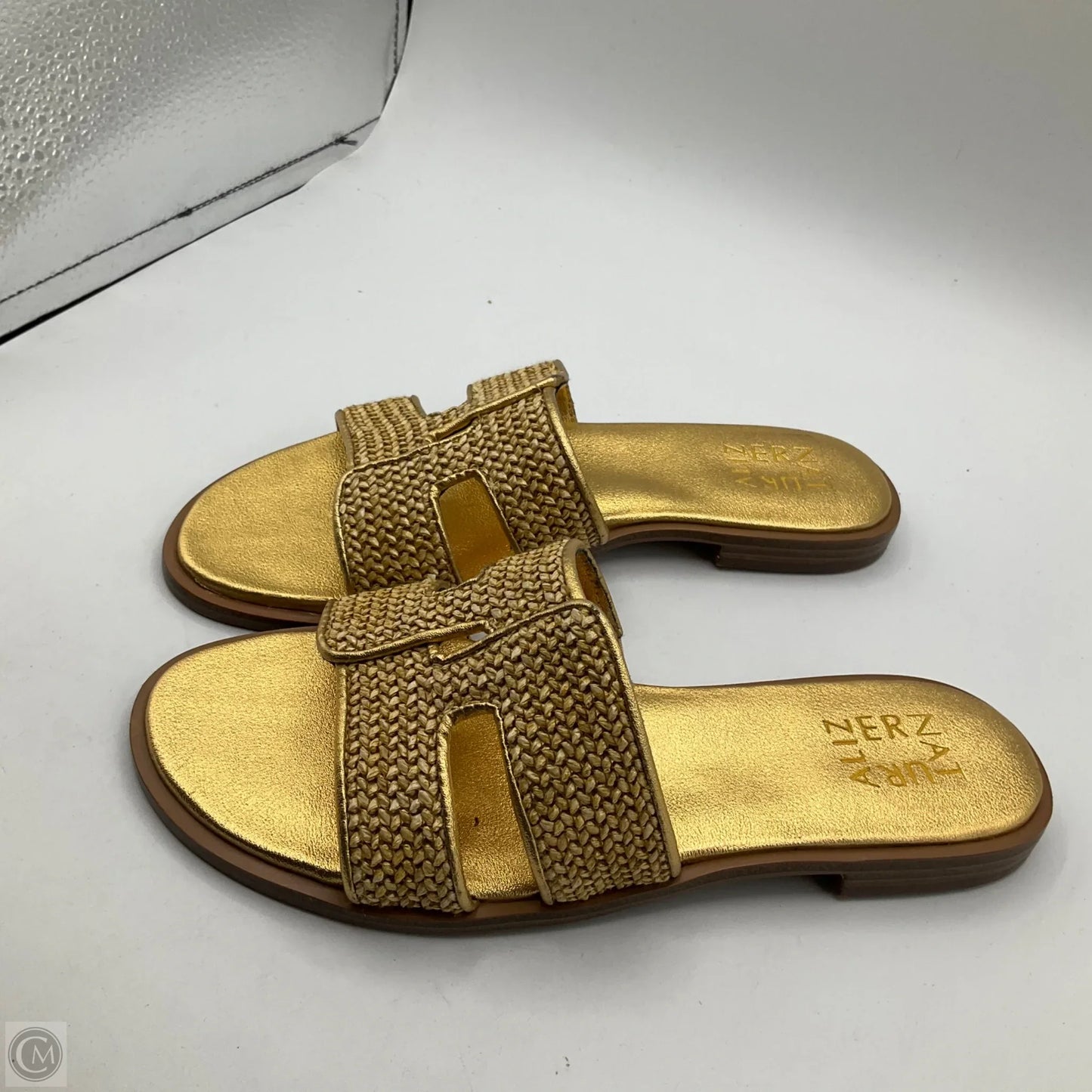 Sandals Flats By Naturalizer In Gold, Size: 6