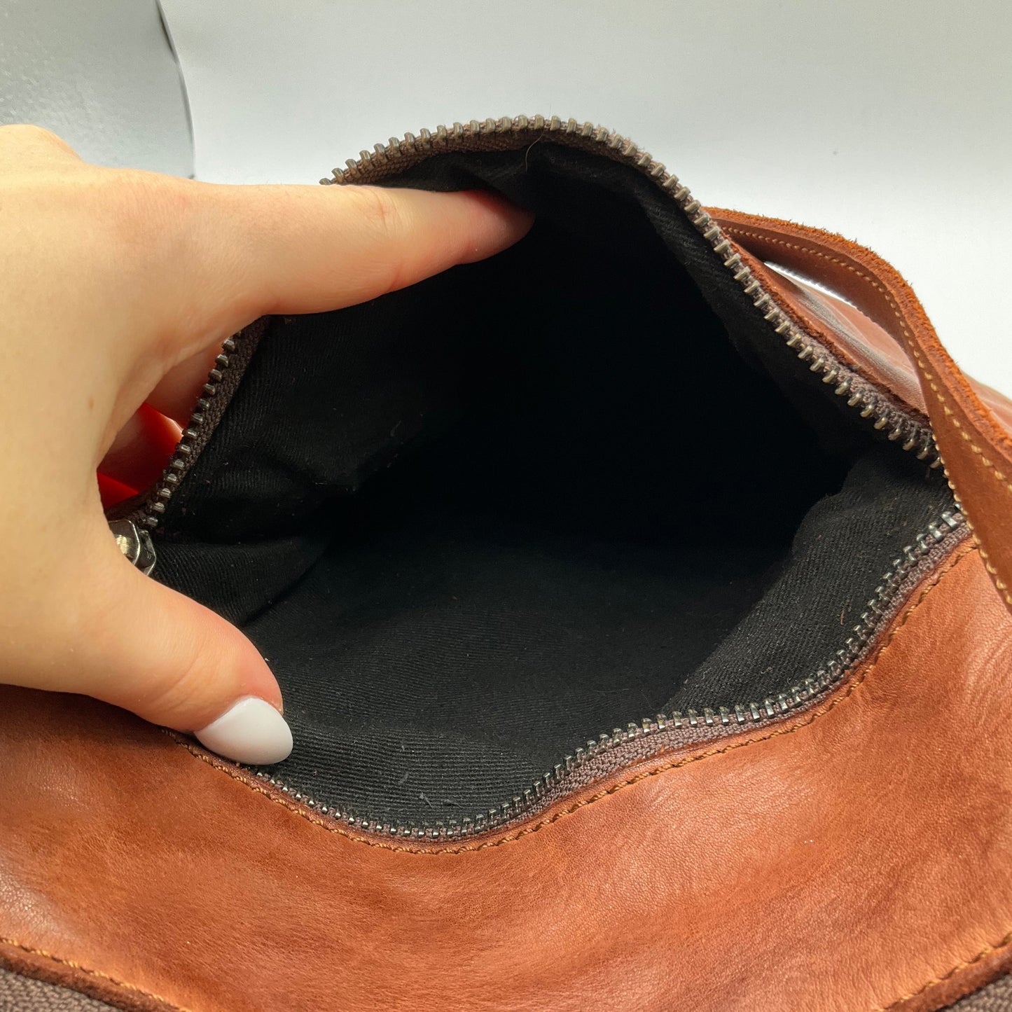 Crossbody Leather By Cmc, Size: Medium