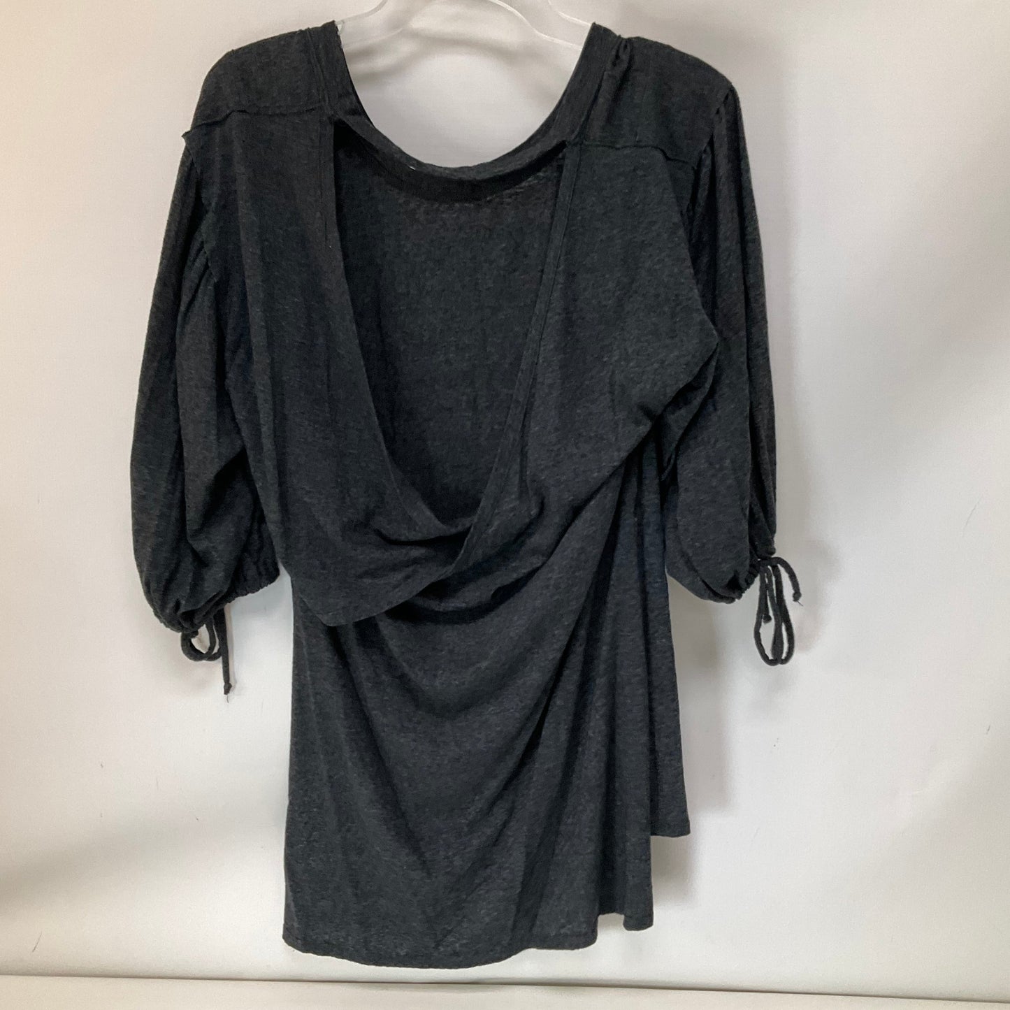 Top Long Sleeve By We The Free In Grey, Size: Xs