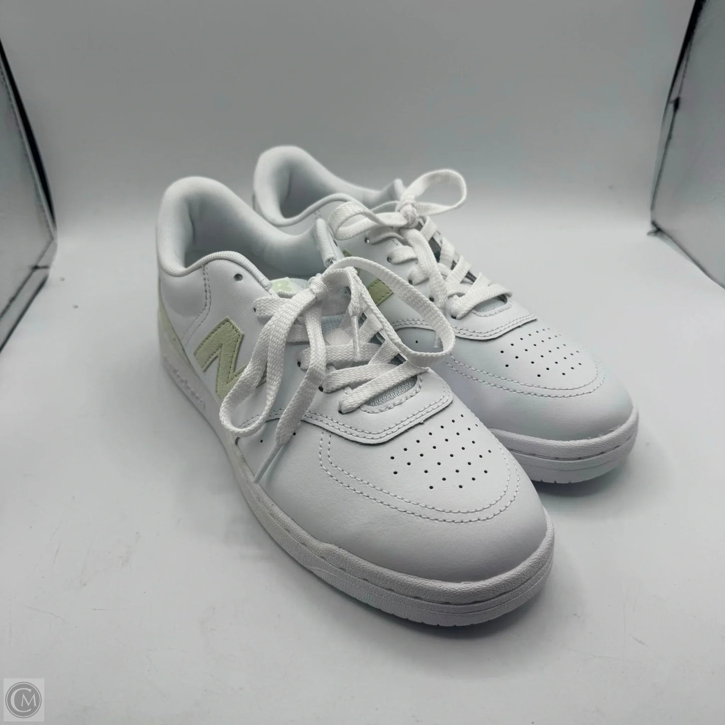 Shoes Sneakers By New Balance In White, Size: 10