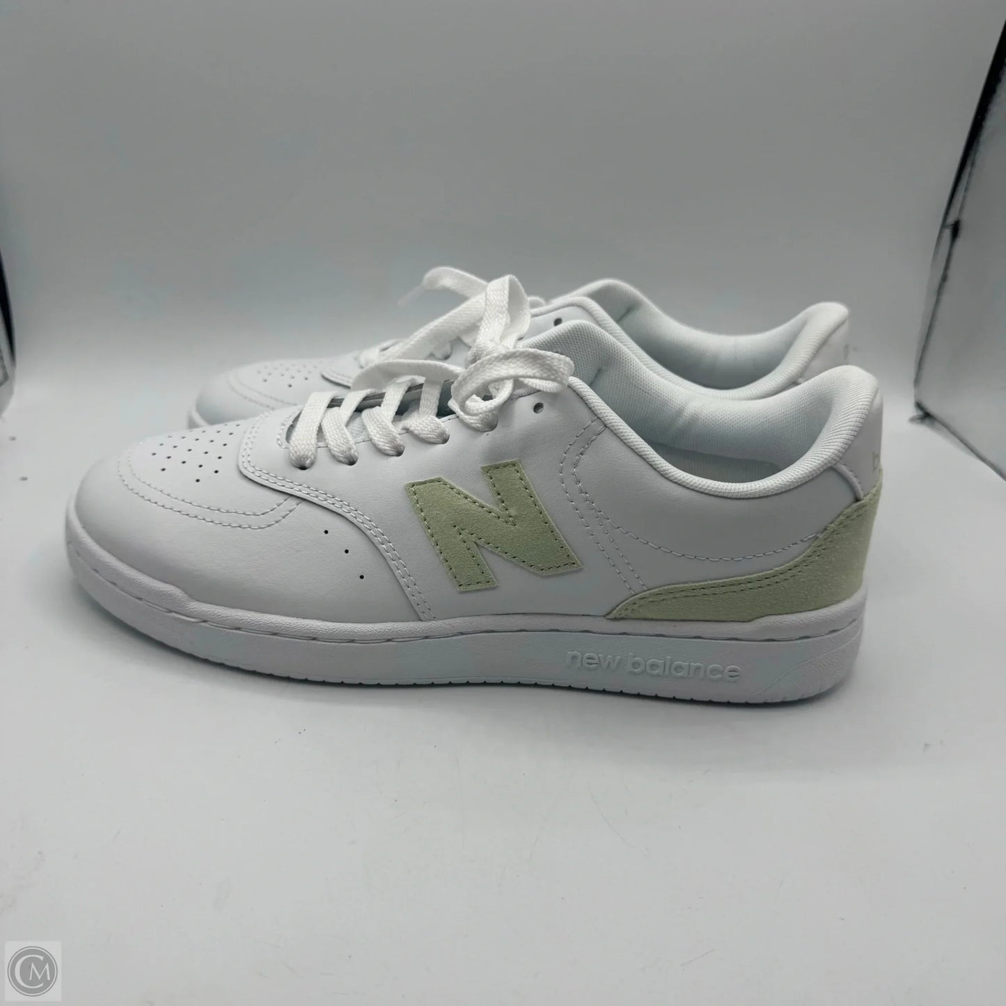 Shoes Sneakers By New Balance In White, Size: 10