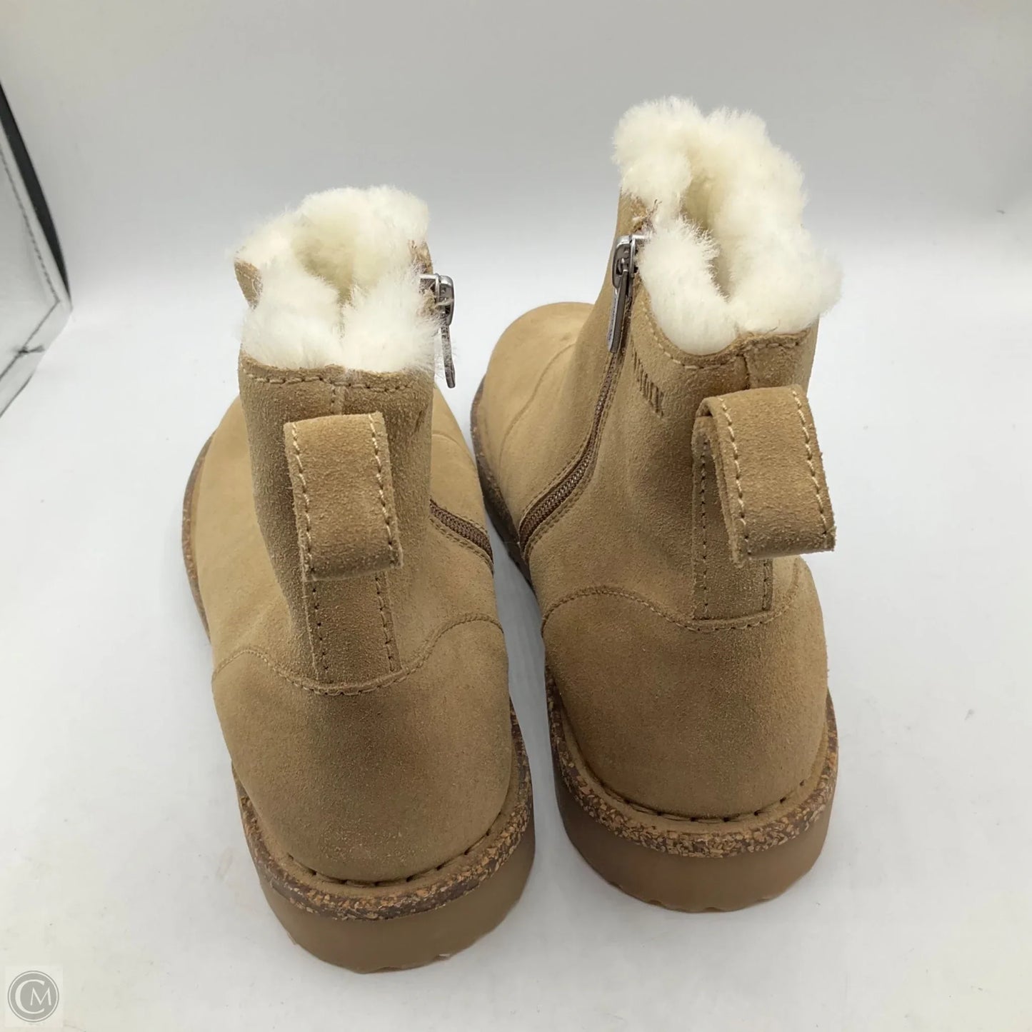 Shoes Flats By Birkenstock In Tan, Size: 5