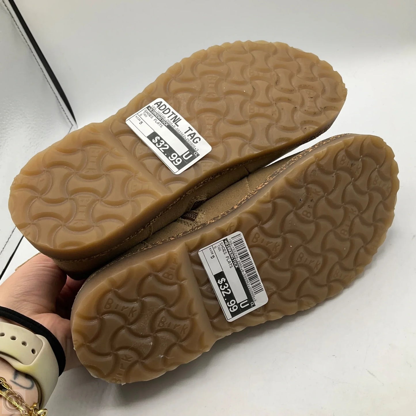 Shoes Flats By Birkenstock In Tan, Size: 5