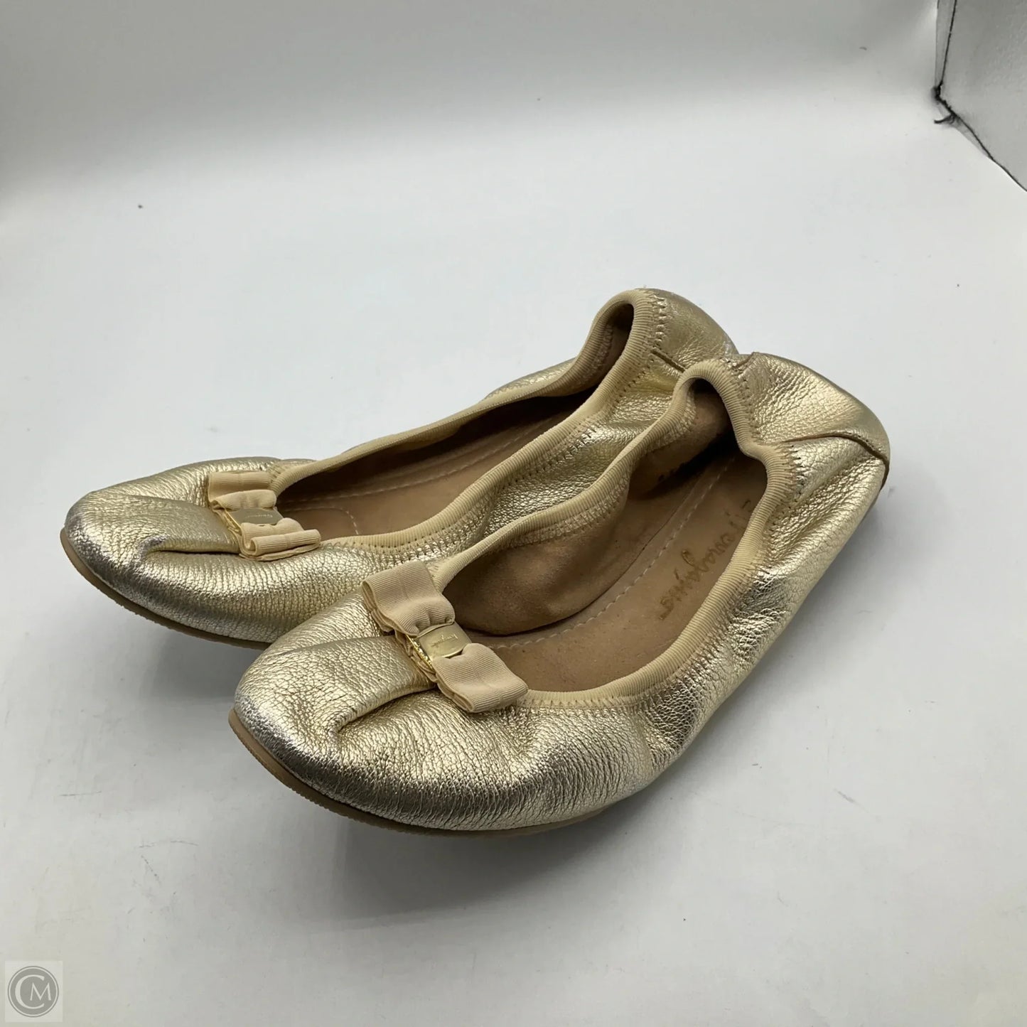 Shoes Luxury Designer By Ferragamo In Gold, Size: 5.5