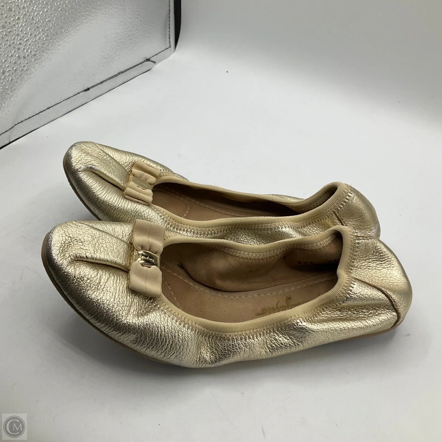 Shoes Luxury Designer By Ferragamo In Gold, Size: 5.5
