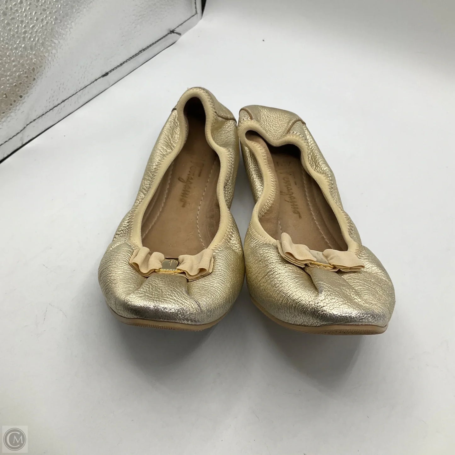 Shoes Luxury Designer By Ferragamo In Gold, Size: 5.5