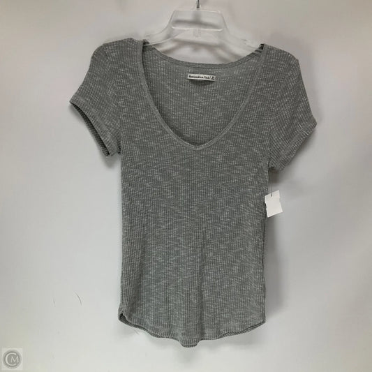 Top Short Sleeve By Abercrombie And Fitch In Grey, Size: M