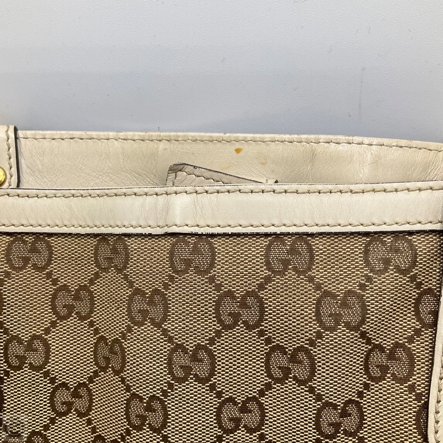 Handbag Luxury Designer By Gucci, Size: Medium