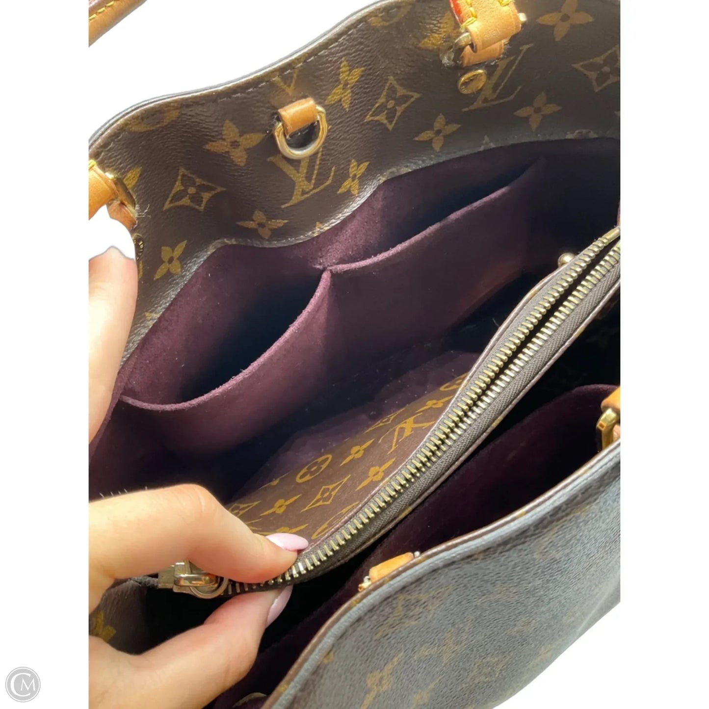 Handbag Luxury Designer By Louis Vuitton, Size: Medium