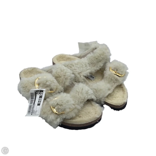Sandals Flats By Birkenstock In Cream, Size: 6