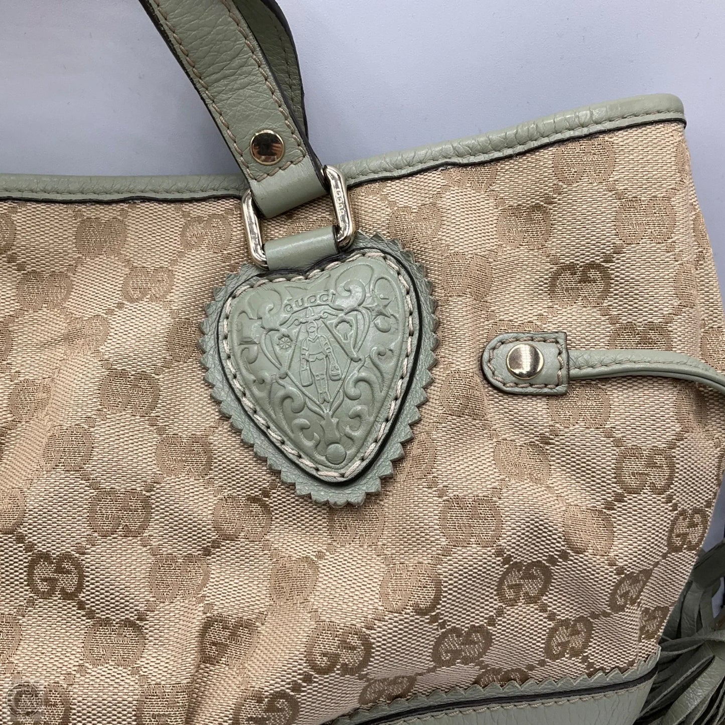 Handbag Luxury Designer By Gucci, Size: Medium